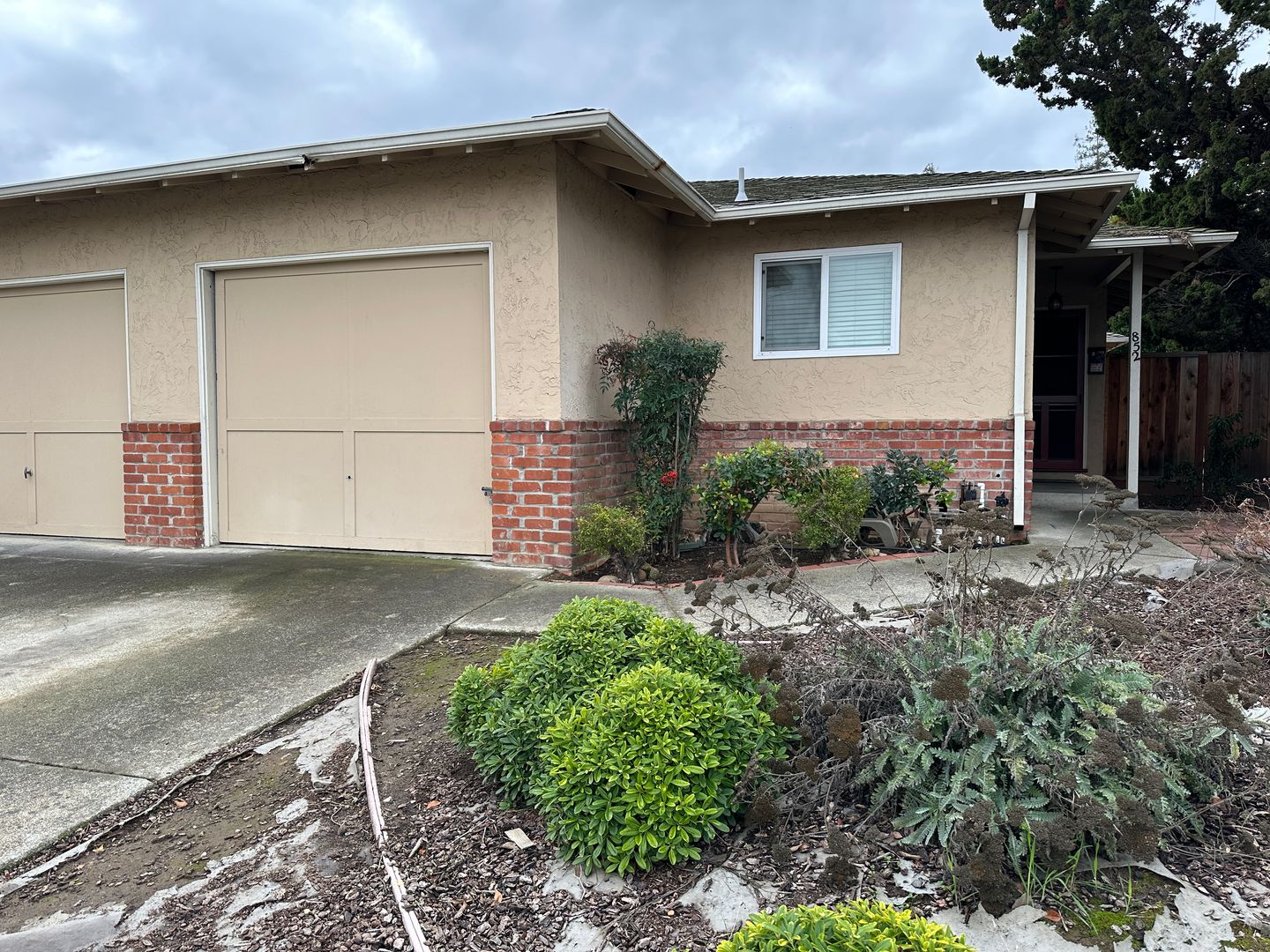 Campbell Apartment: 852 W. Hacienda Avenue