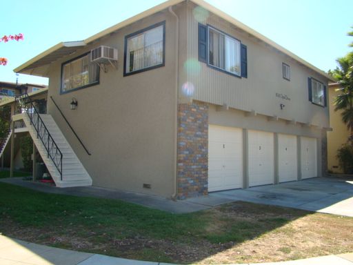 Upstairs remodeled 1-bedroom, 1 car garage – photo 1