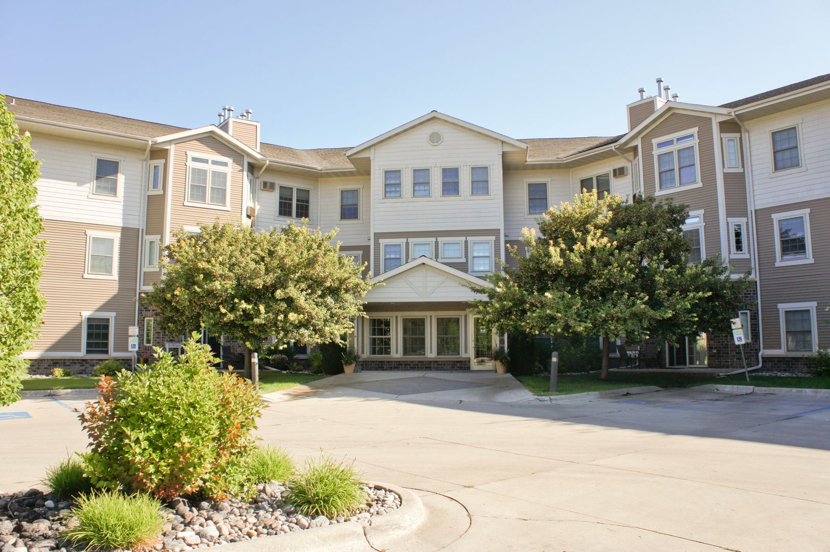 Fargo Apartment: 705 13th Ave N