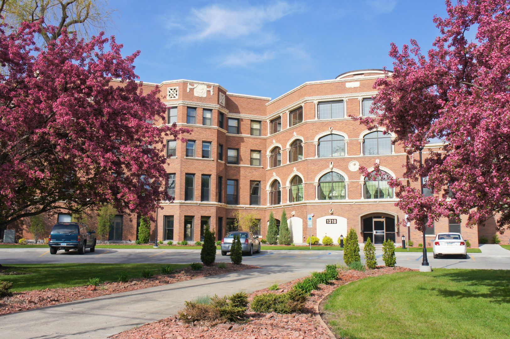 Fargo Apartment: 705 13th Ave N