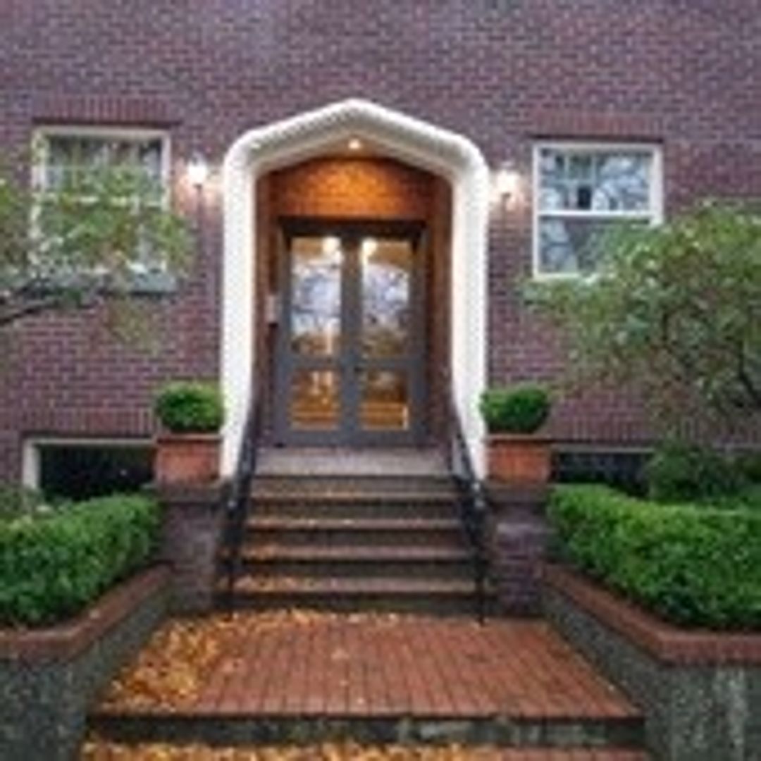 Seattle Apartment: 741 Federal Ave. E.