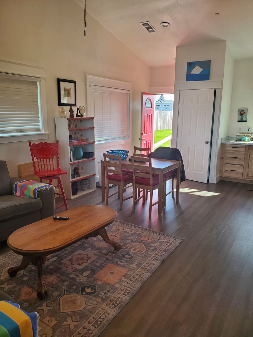 Paradise House: 1492 Elliott Rd.