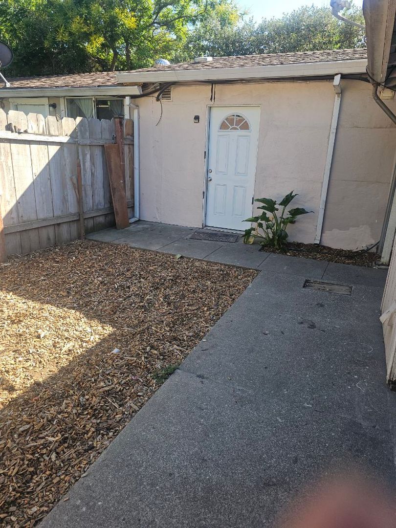 Chico House: 833 W 4th Ave