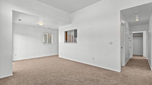Bright, beautifully remodeled 3br, 2ba apartment available now!