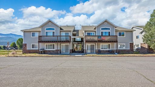Bright 1 bedroom available now!