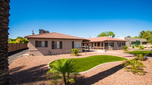 Quaint Centrally Located Phoenix 1 Bedroom 1 Bath – photo 1