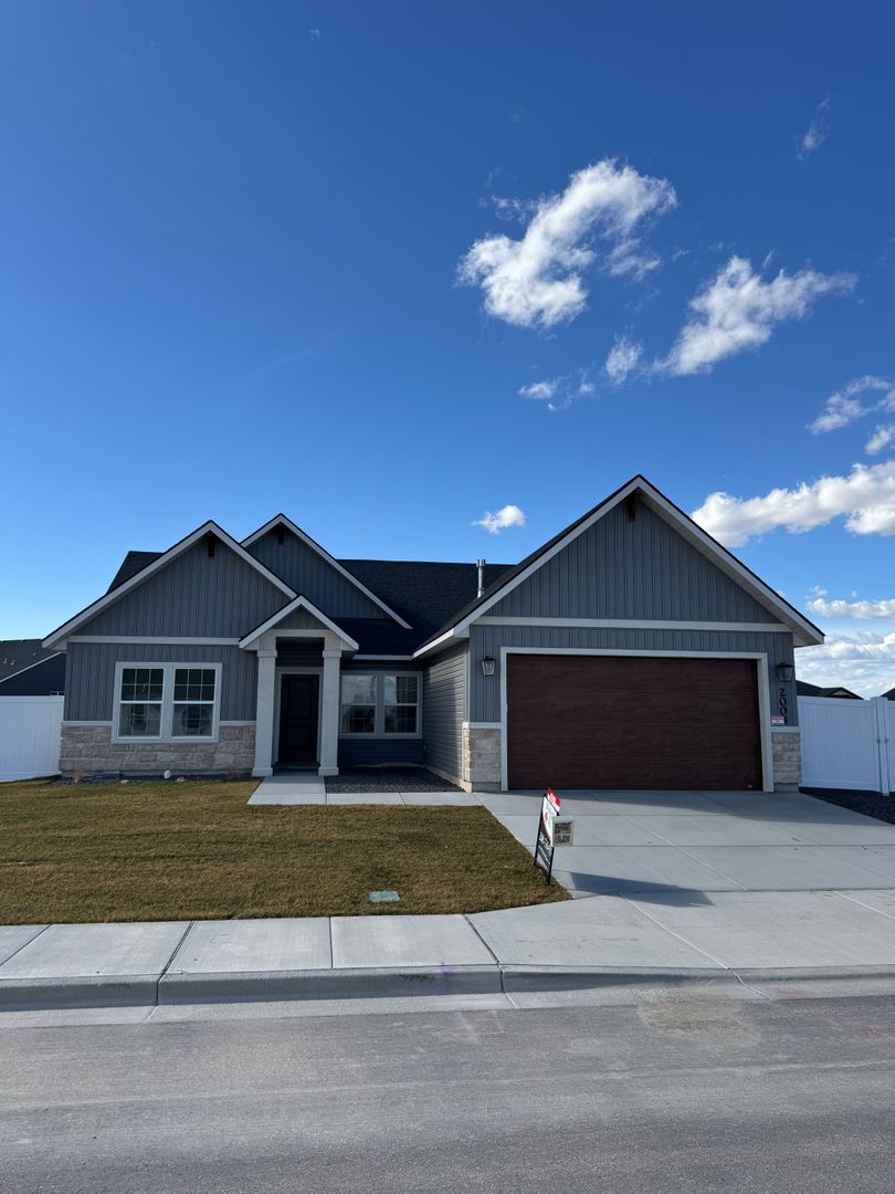 Twin Falls House: 2008 Harrison Street S