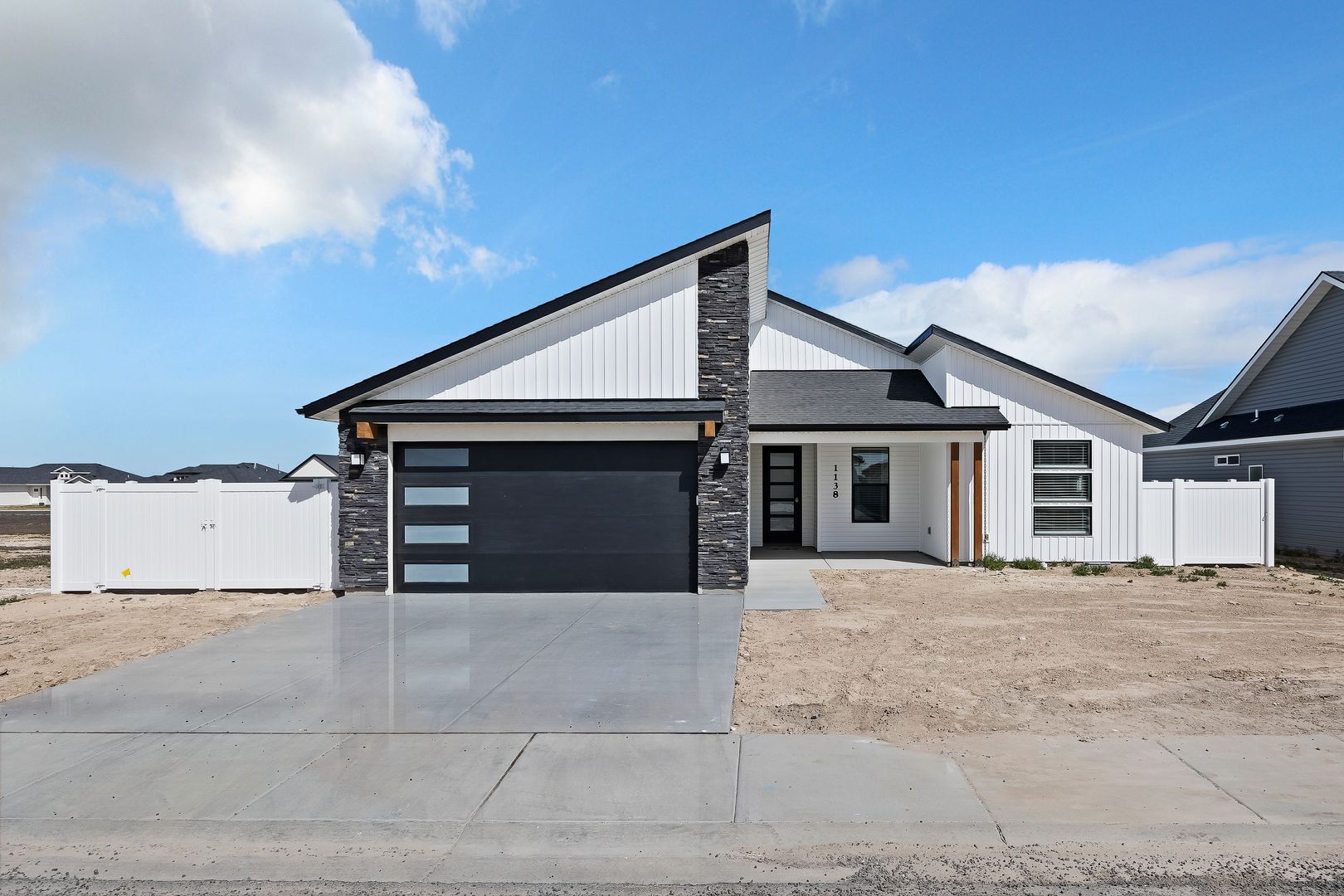 Twin Falls House: 1138 Crestview Dr