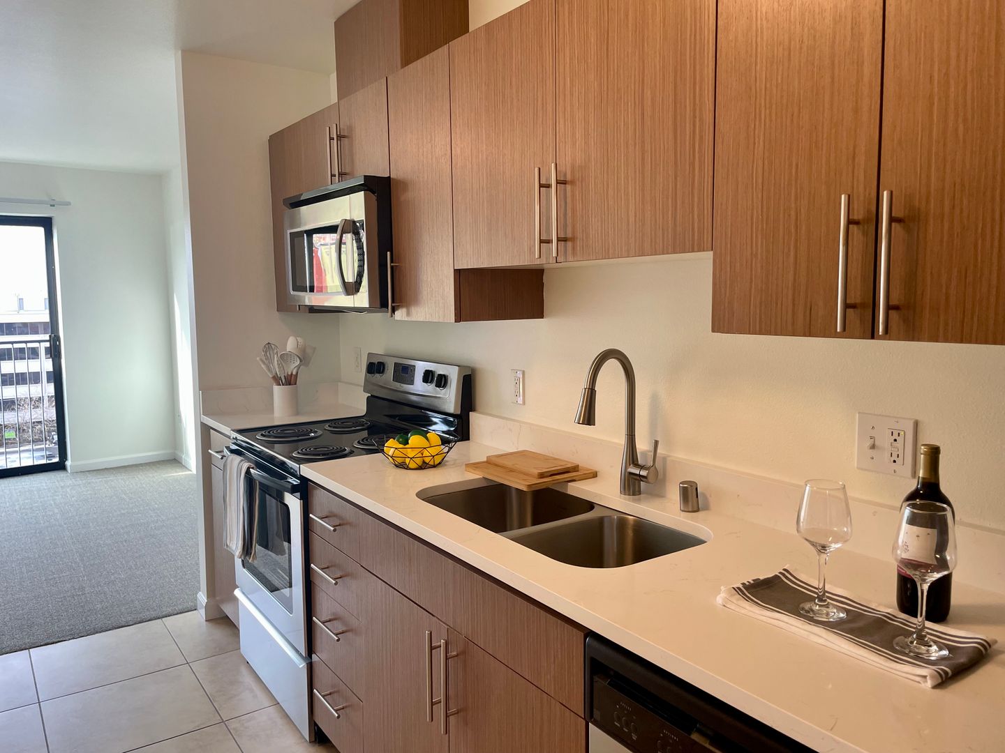 Seattle Apartment: 222 Queen Anne Ave N