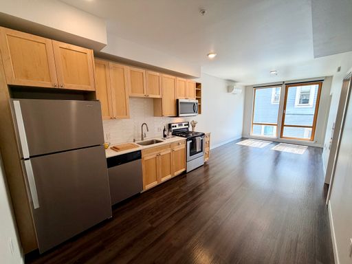 6wks Free! 1-Bed with Den, AC, Great Floorplan! – photo 1