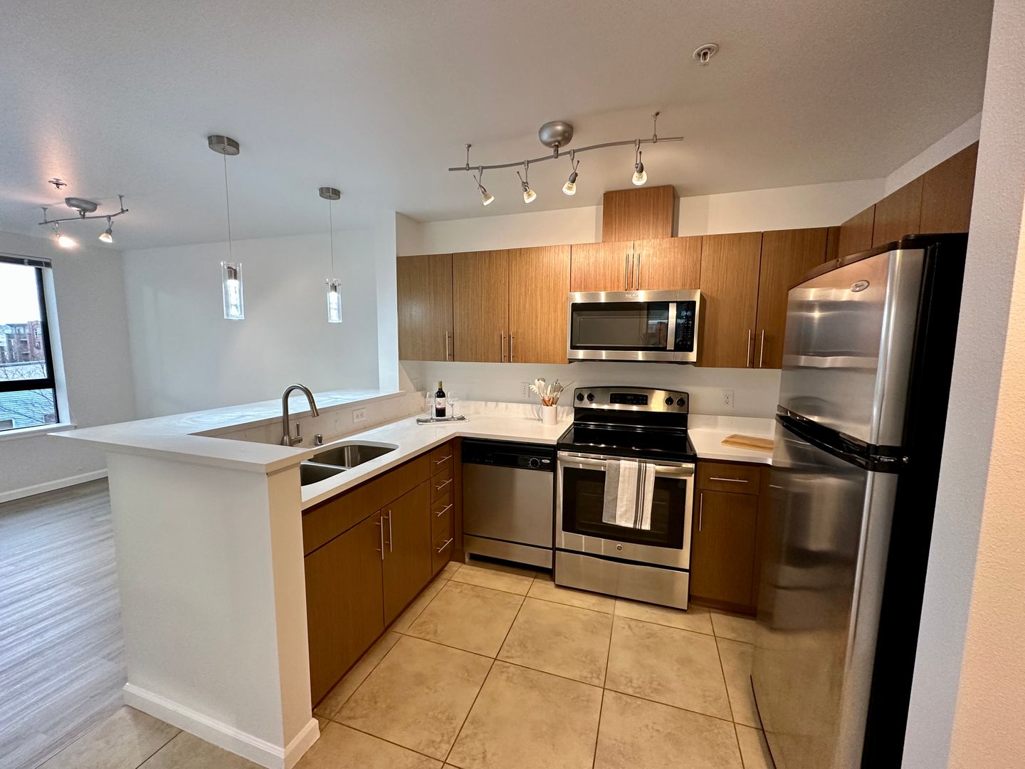 Seattle Apartment: 222 Queen Anne Ave N