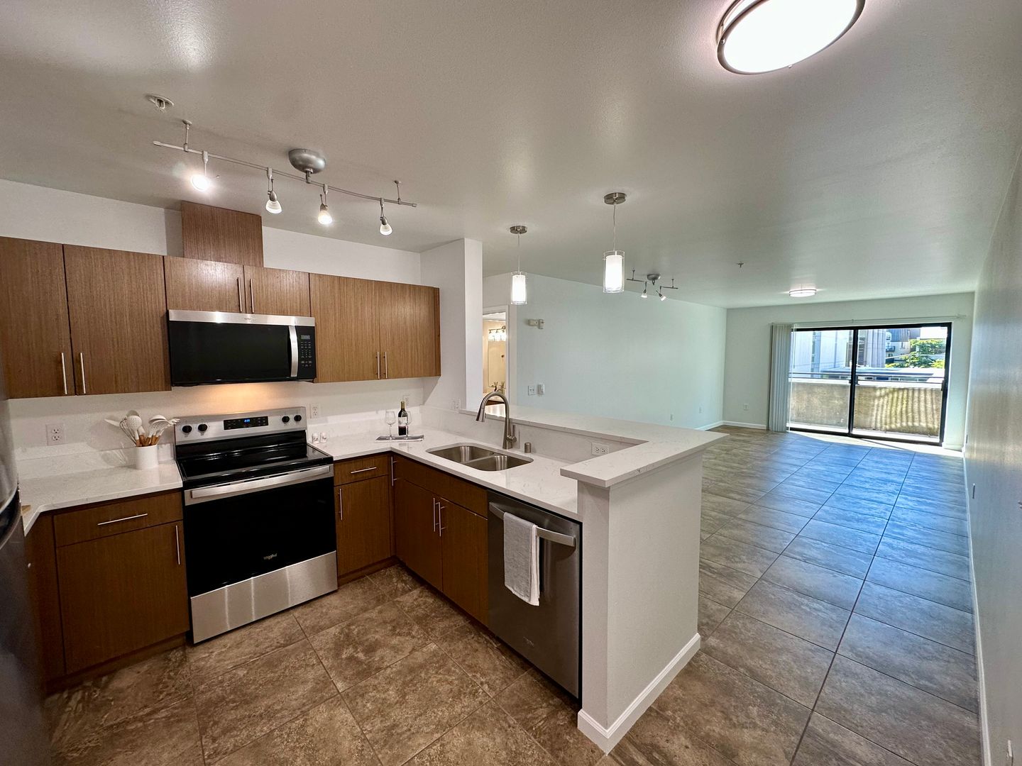 Seattle Apartment: 222 Queen Anne Ave N