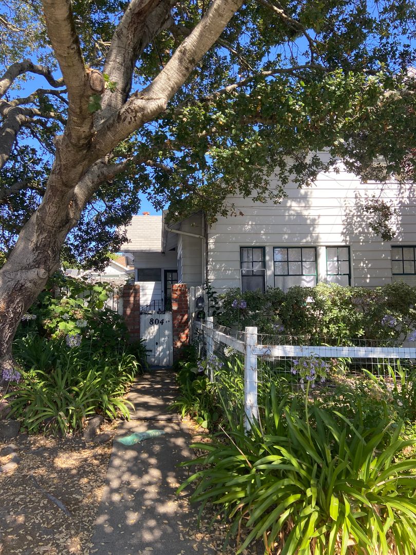 Petaluma Apartment: 800 B Street