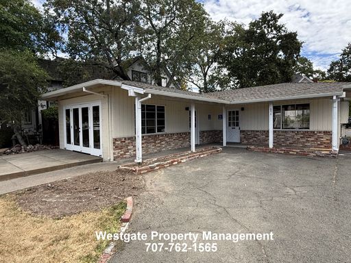 Highly Desirable Commercial Location - 654 Broadway