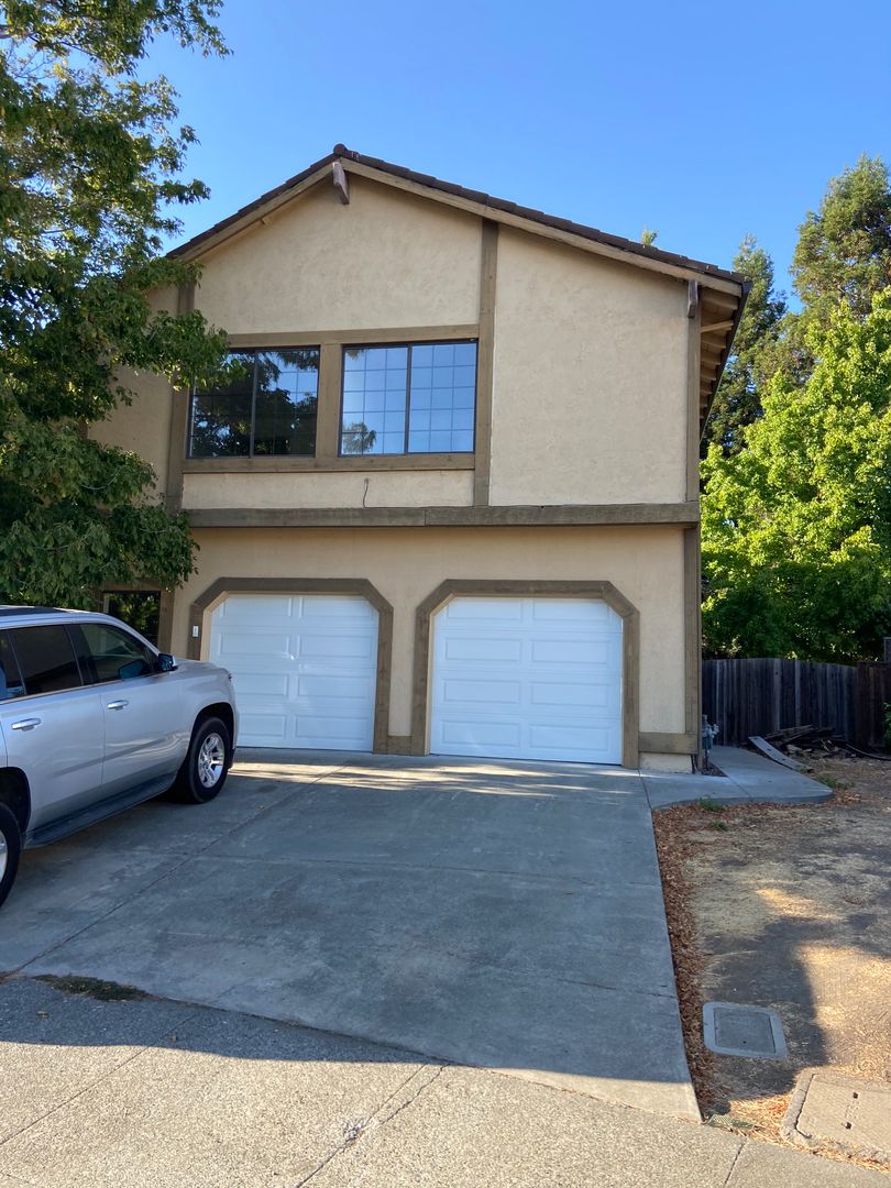 Petaluma House: 1725 Tampico Court