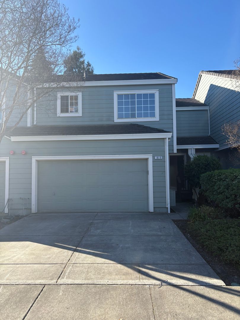 Petaluma House: 1810 Carneros Circle