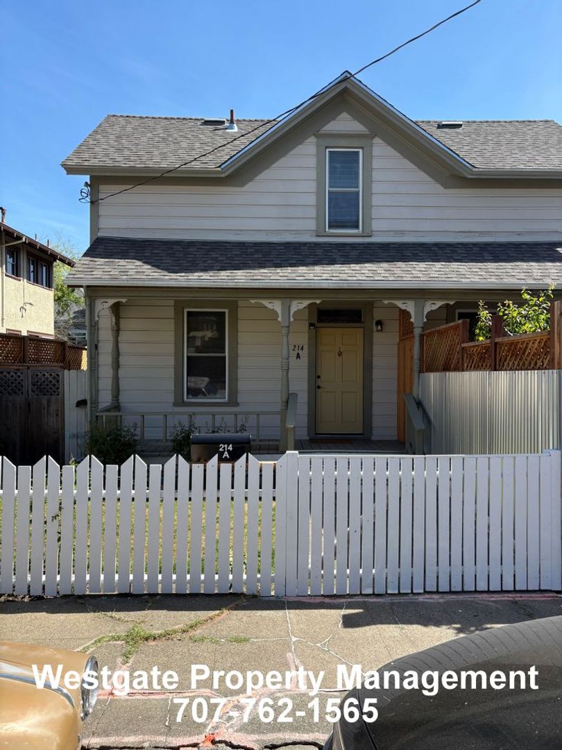 Petaluma Apartment: 214 Walnut Street