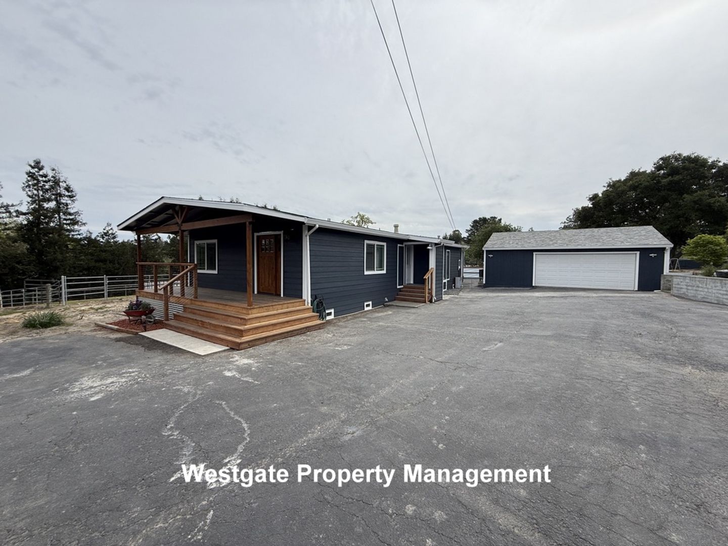 Petaluma House: 965 Eastman Lane