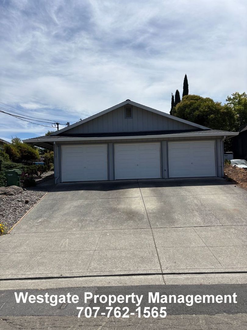 Petaluma Apartment: 327 Bassett Street  - Unit C