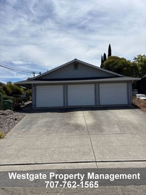 Sweet 2/1 Triplex in Petaluma - 327 Bassett Street - Unit C