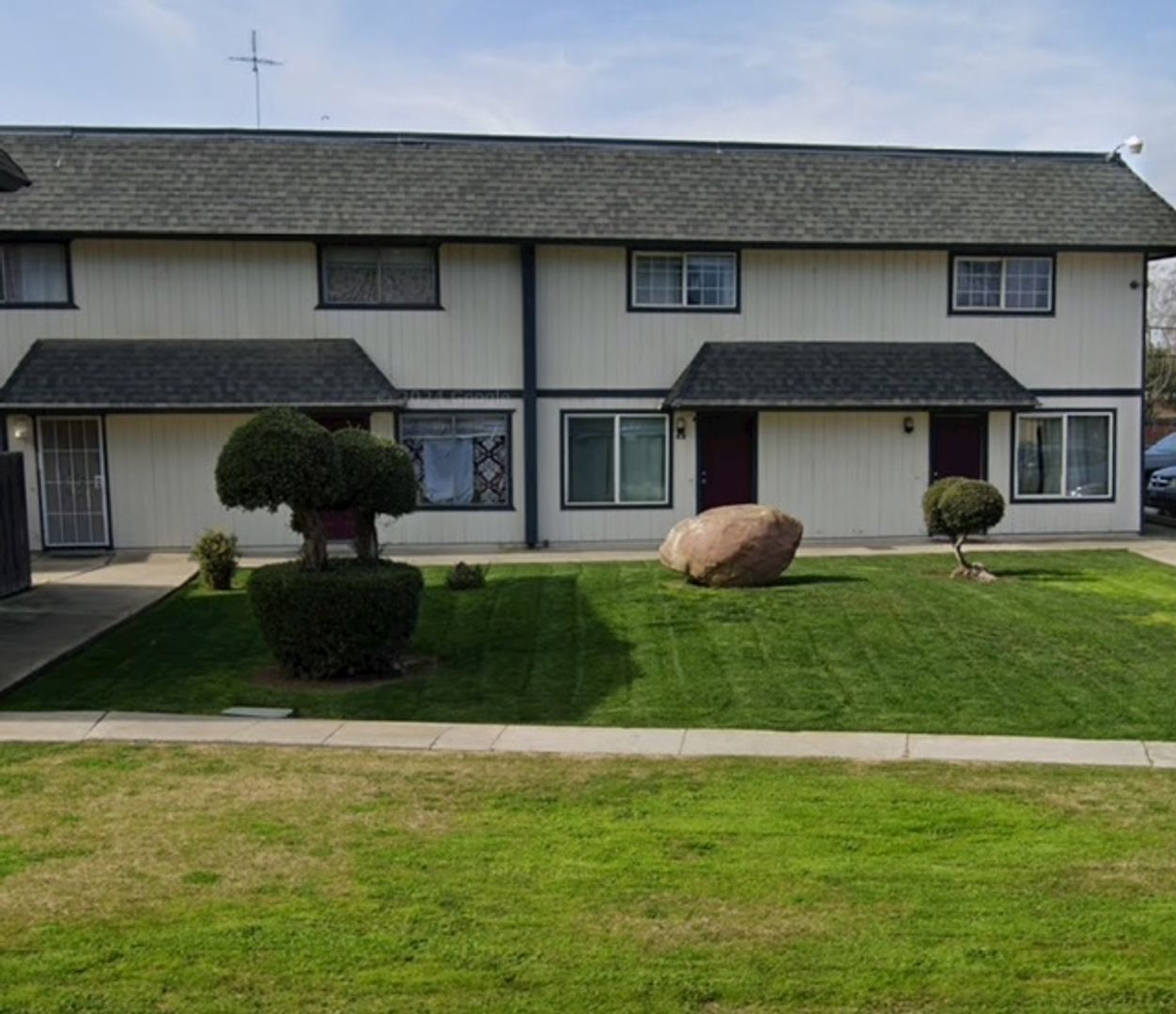 Los Banos Apartment: 831 Iowa Ave