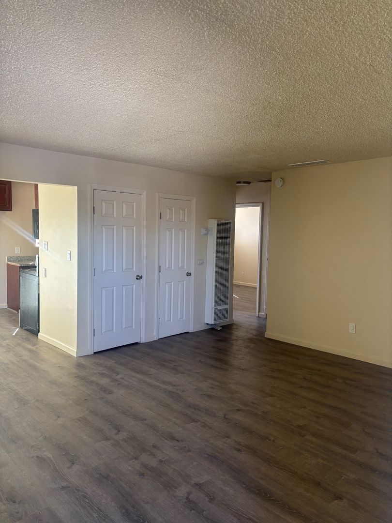 Los Banos Apartment: 713 Delaware Ave