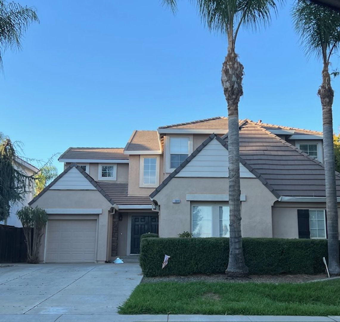 Tracy House: 1300 Eastlake Circle