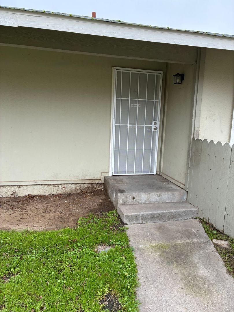 Merced Apartment: 305 U St