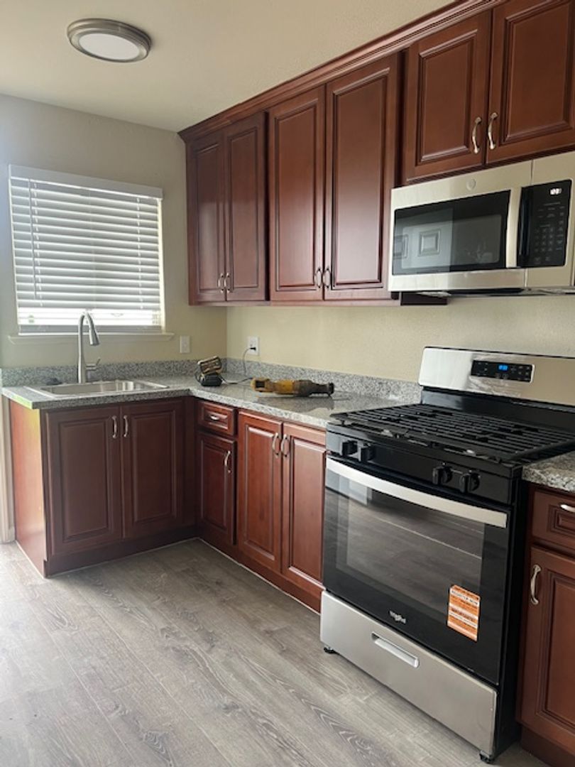 Los Banos Apartment: 703 Iowa Ave