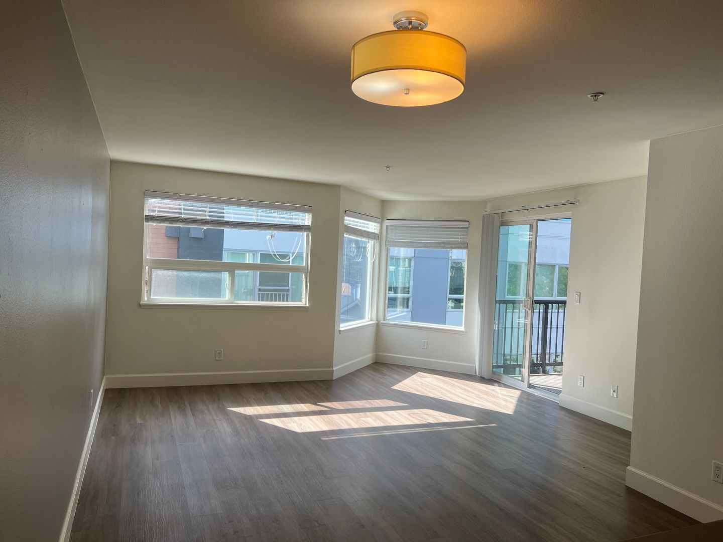 Seattle Apartment: 1515 NW 52nd St
