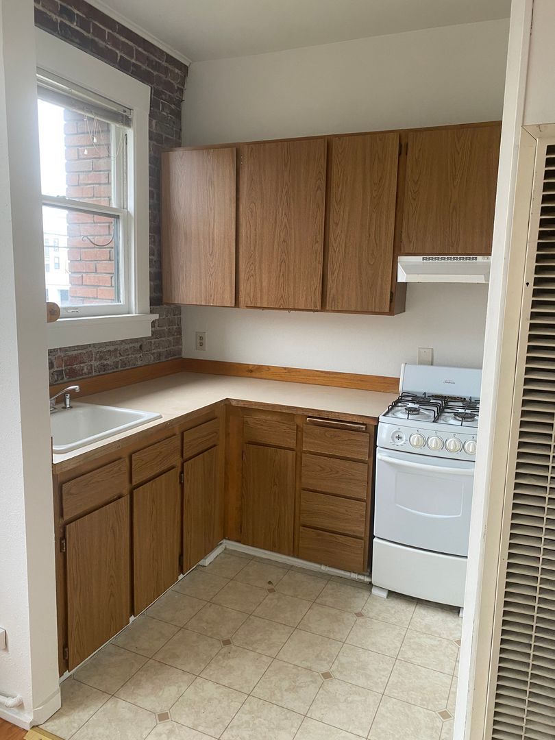 Seattle Apartment: 5227 Leary Ave NW