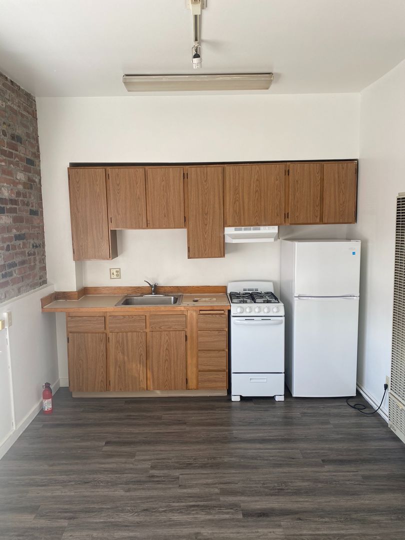 Seattle Apartment: 5227 Leary Ave NW