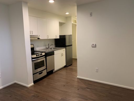 Modern studio with in-unit laundry, perfect Capitol Hill location! – photo 1