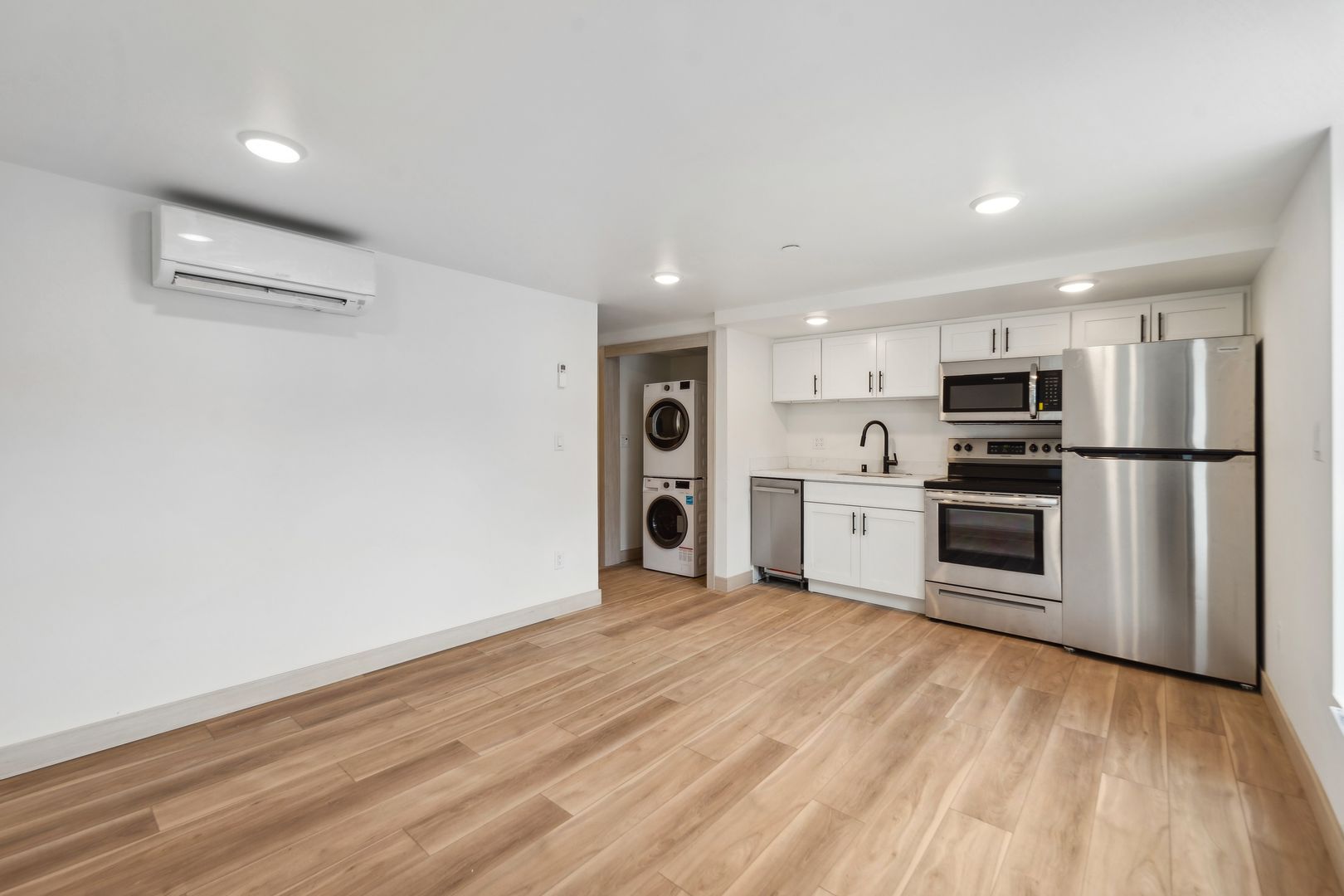 Seattle Apartment: 1512 12th Ave S