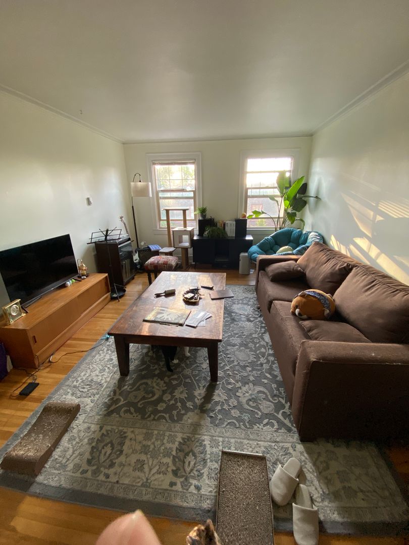 Seattle Apartment: 704 E Thomas St