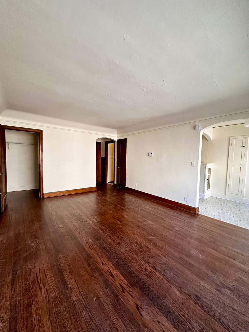 The Windermere Apartments 1 of 9