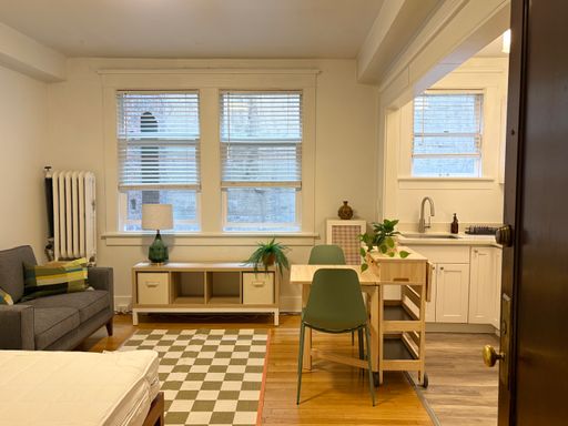 FURNISHED Studio in Vintage Seattle Building! Belltown / Walker's Paradise - short term leases available! – photo 1