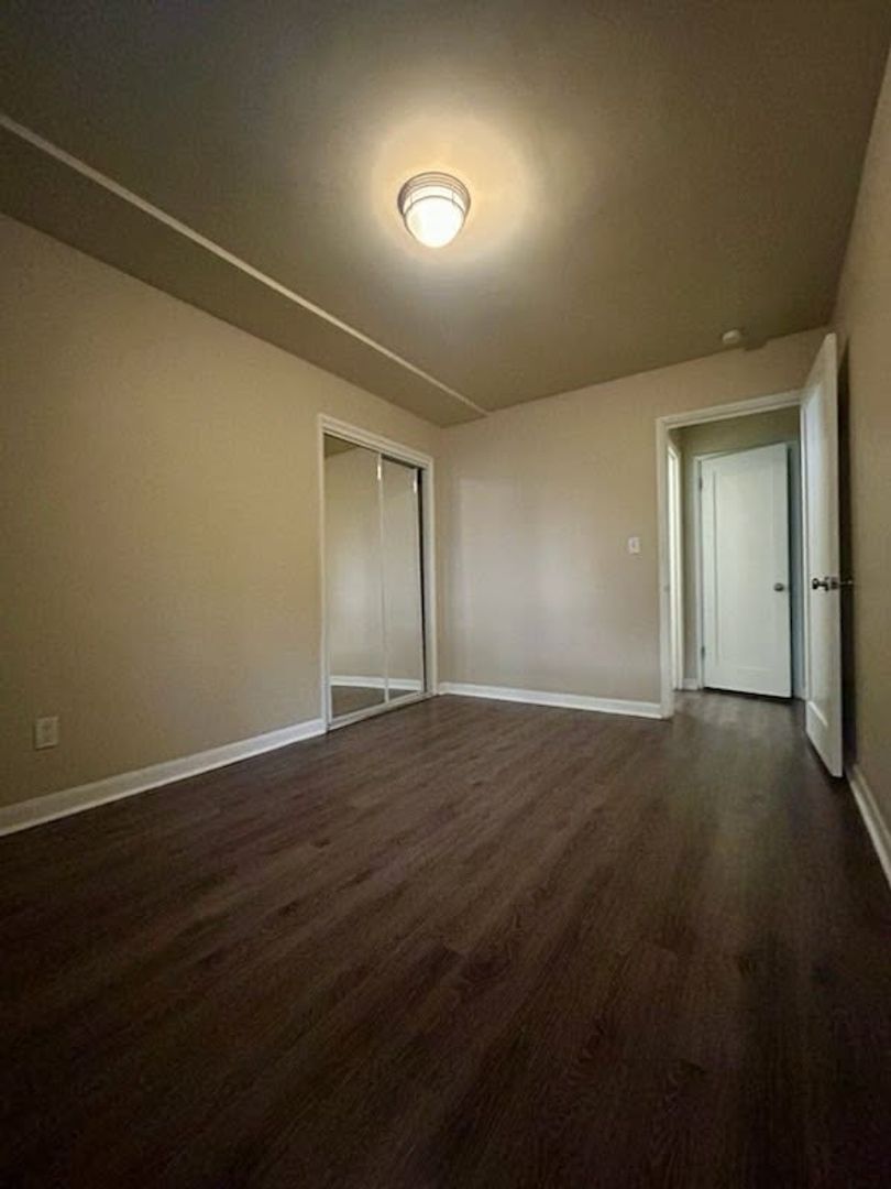 Seattle Apartment: 733 Summit Ave E
