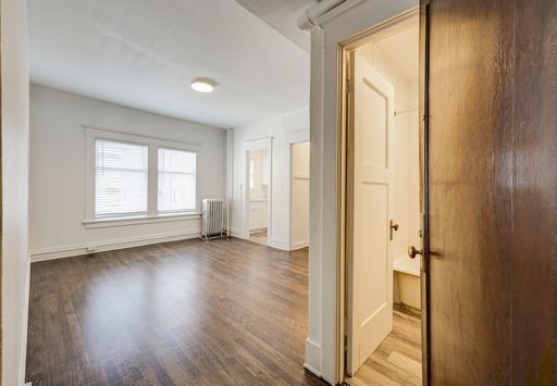 Stylish CORNER studio with modern updates! - Lease by 8/10 for one month free! – photo 1