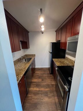 1 Bed/1 Bath Interbay Apartment W/D in Unit + Dishwasher! Pets Allowed! – photo 1