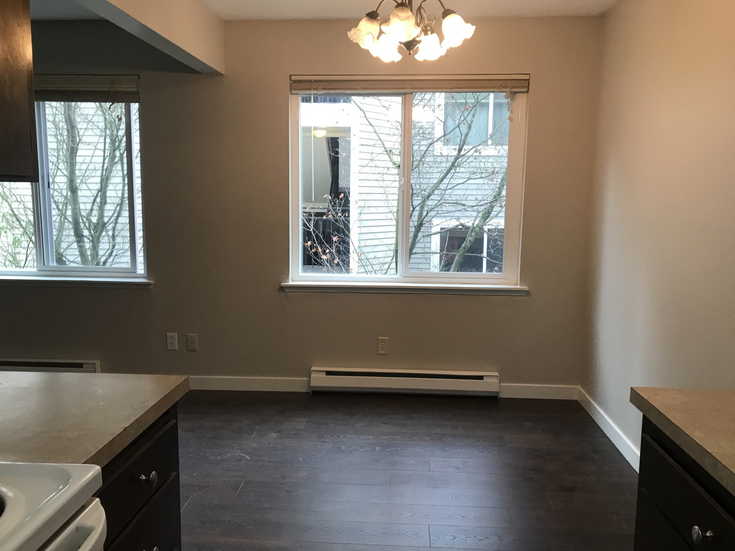 Seattle Apartment: 527 Summit Ave E
