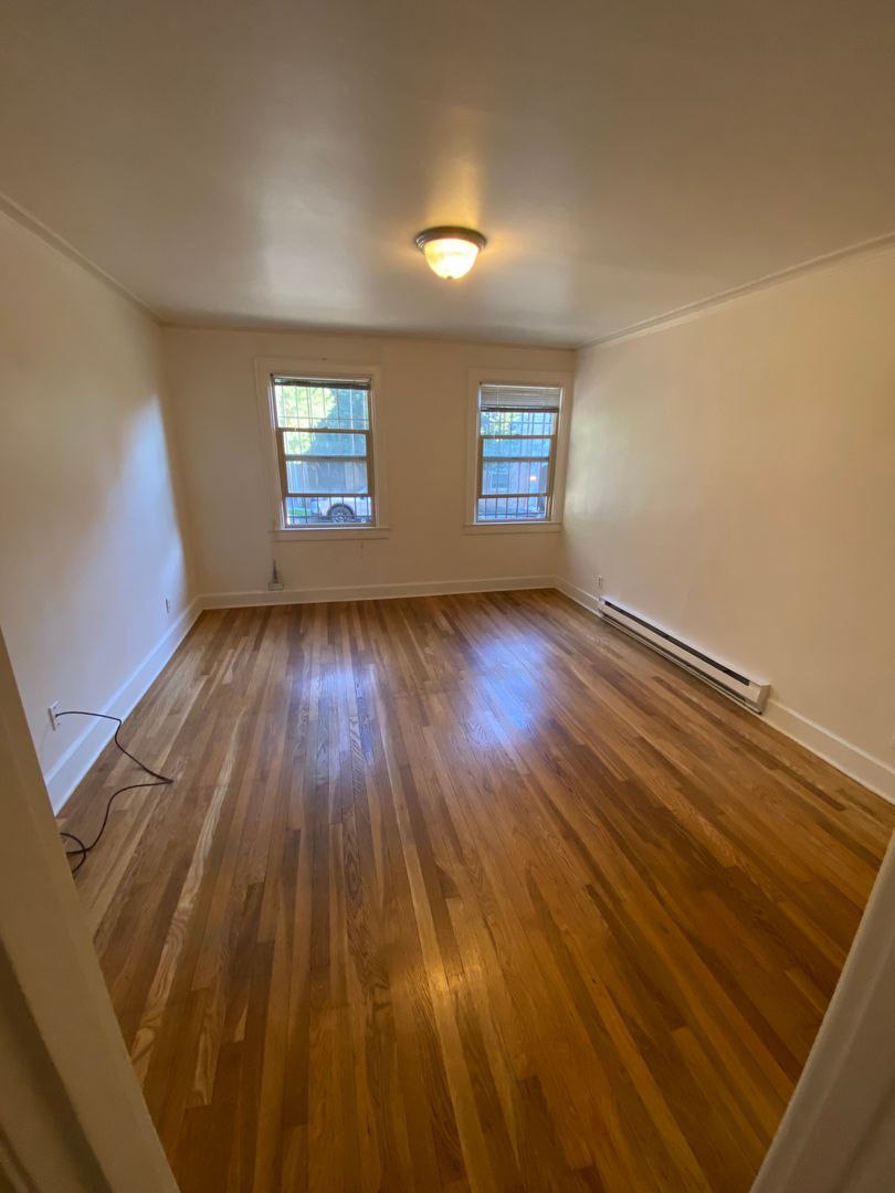 Seattle Apartment: 704 E Thomas St