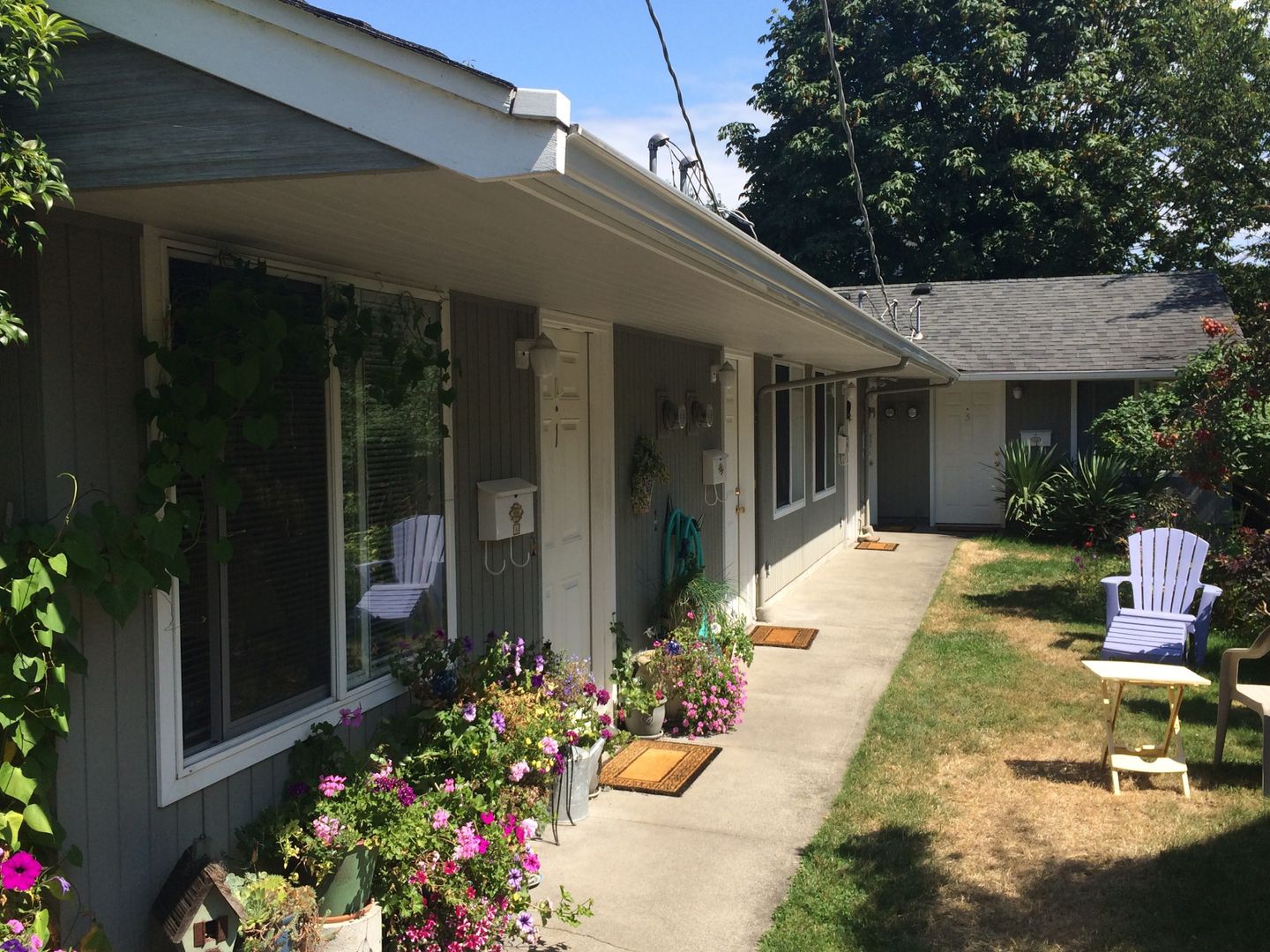 Seattle Apartment: 4048 2nd Ave NE