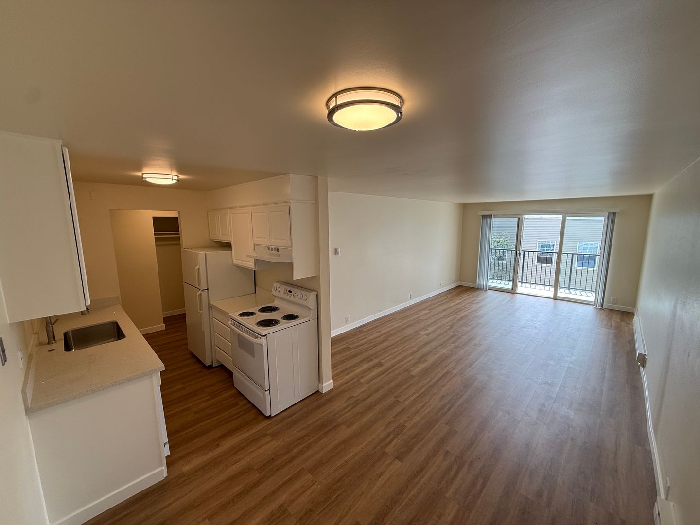 Seattle Apartment: 1925 Eastlake Ave E