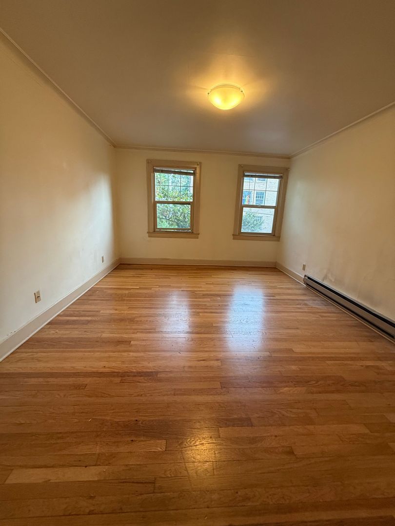 Seattle Apartment: 704 E Thomas St