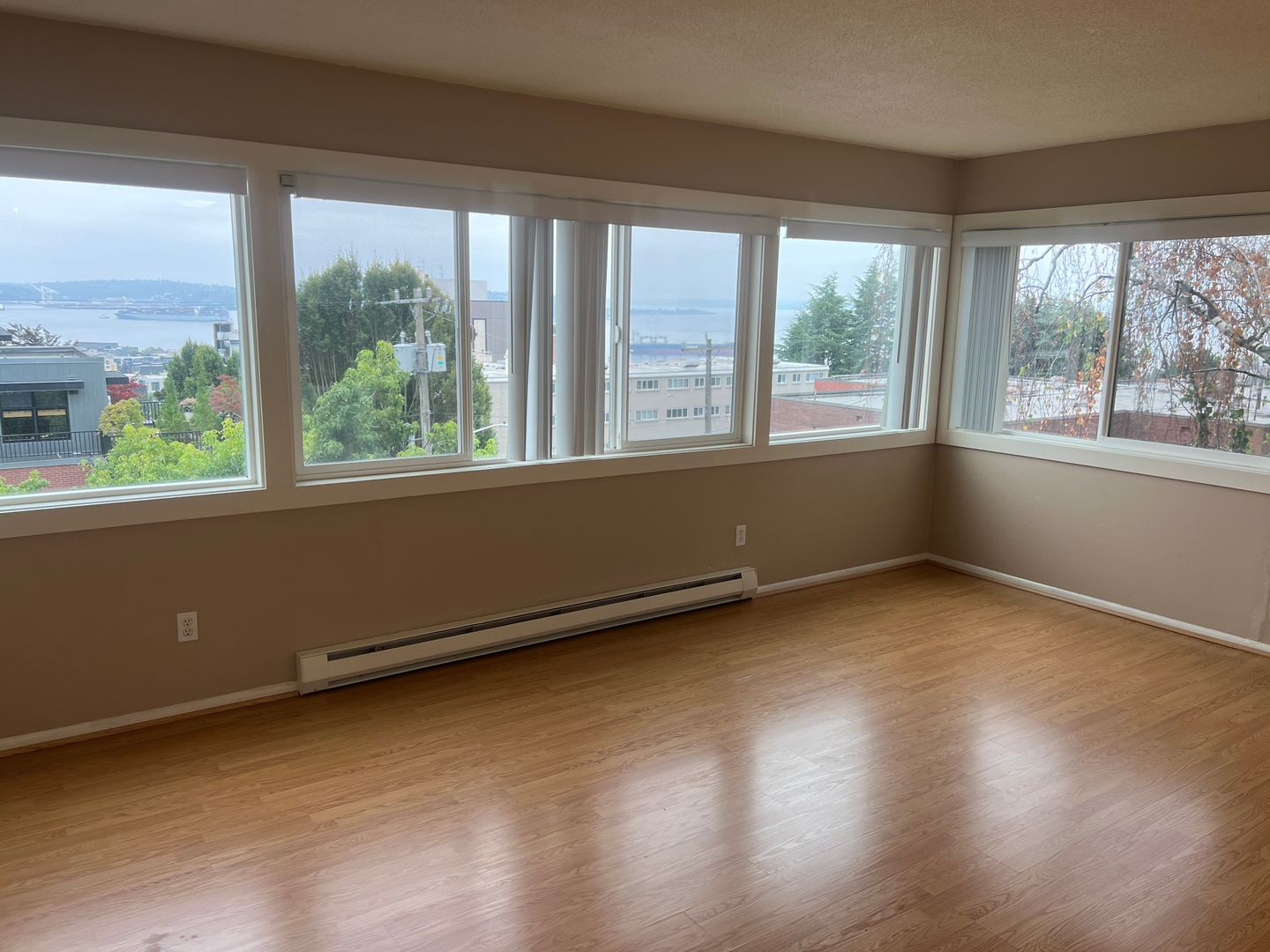 Seattle Apartment: 1000 Queen Anne Ave N