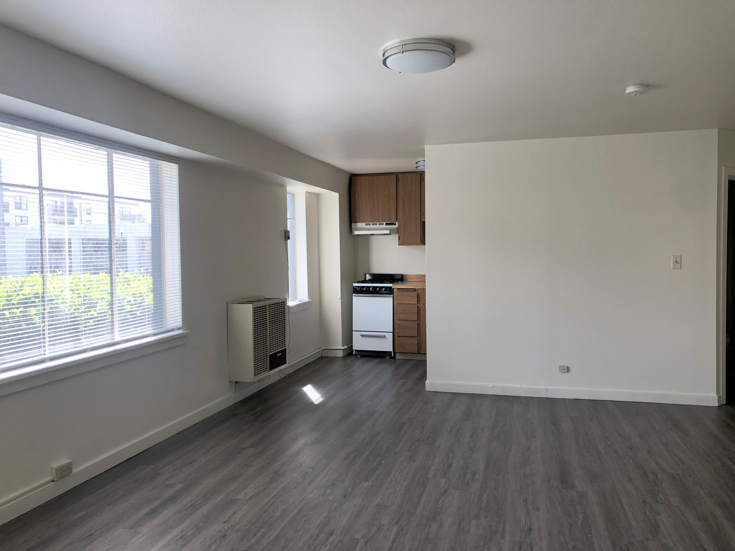 Seattle Apartment: 5227 Leary Ave NW
