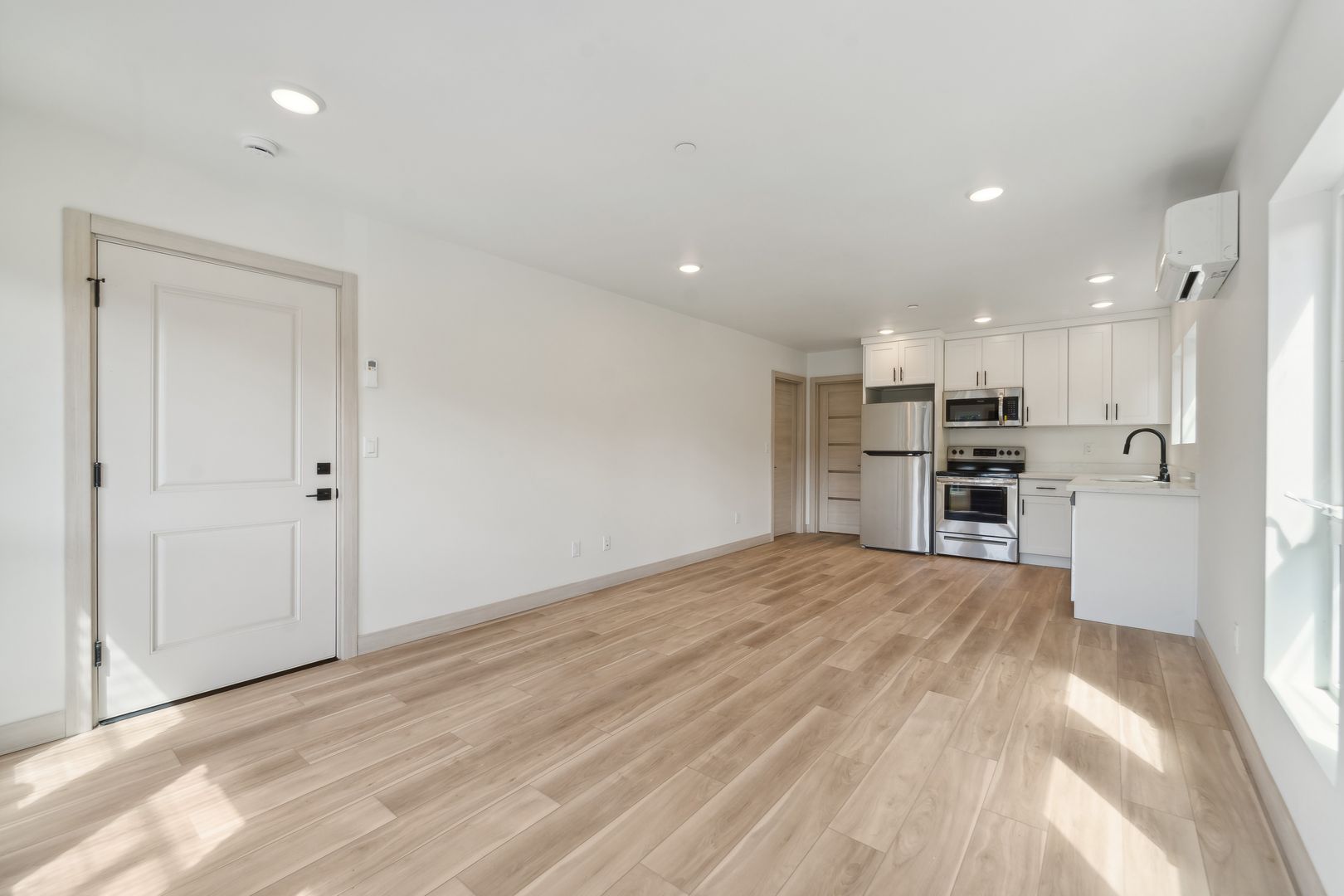 Seattle Apartment: 1512 12th Ave S