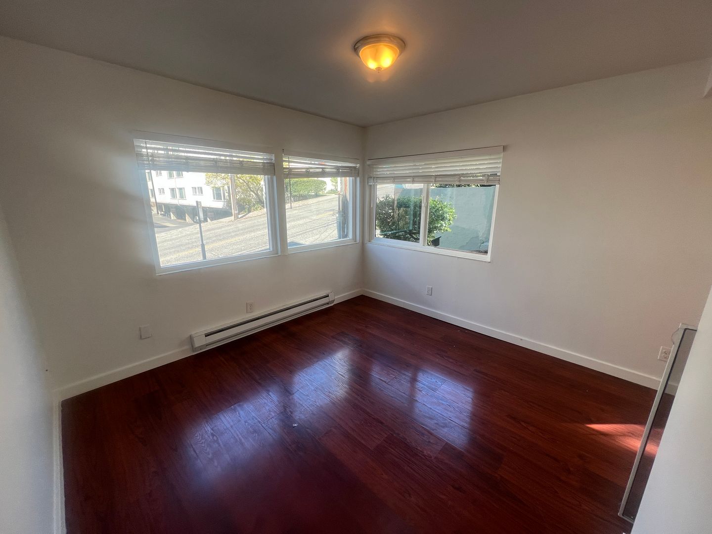 Seattle Apartment: 1000 Queen Anne Ave N