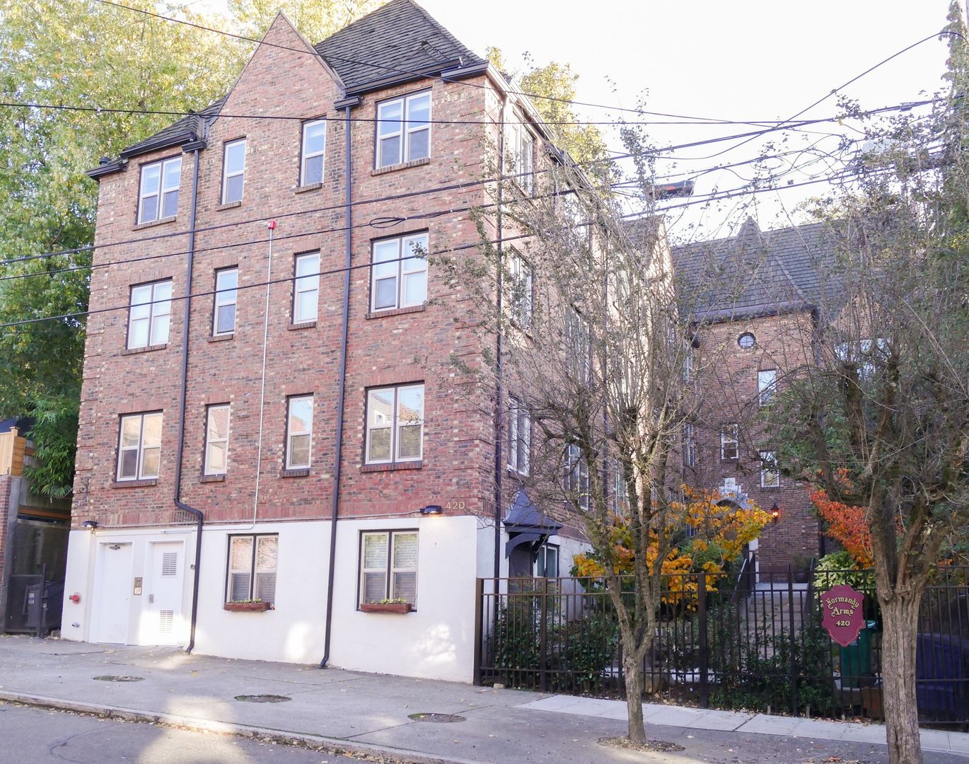 Seattle Apartment: 420 13th Ave E